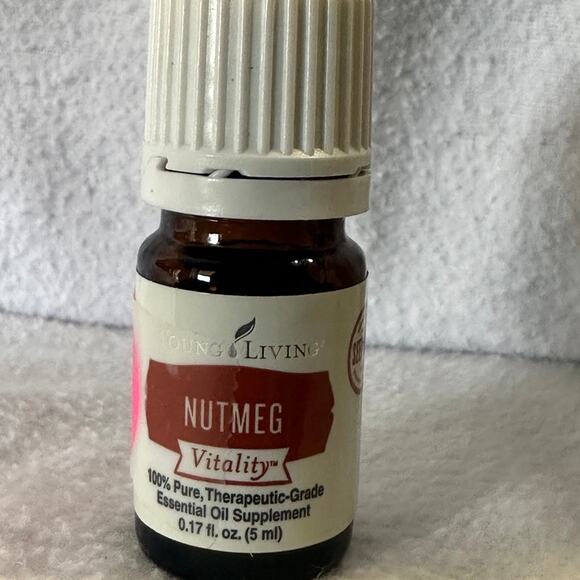 Young Living Essential Oil Nutmeg 5 ML - Picture 1 of 1